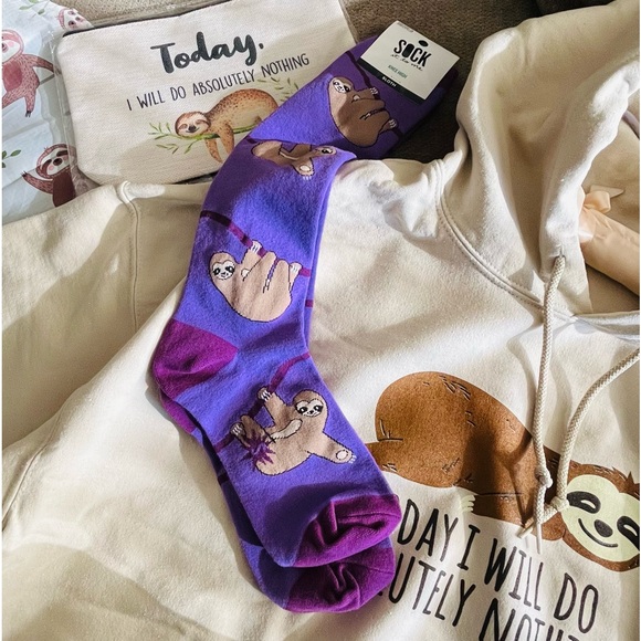 4 NWOT SLOTH ITEMS - HOODY SWEATSHIRT, SOCKS, COSMETIC BAG & SHOPPING BAG - Picture 1 of 15